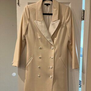 Rachel Zoe cream coatdress in size M is a stunning piece that exudes elegan